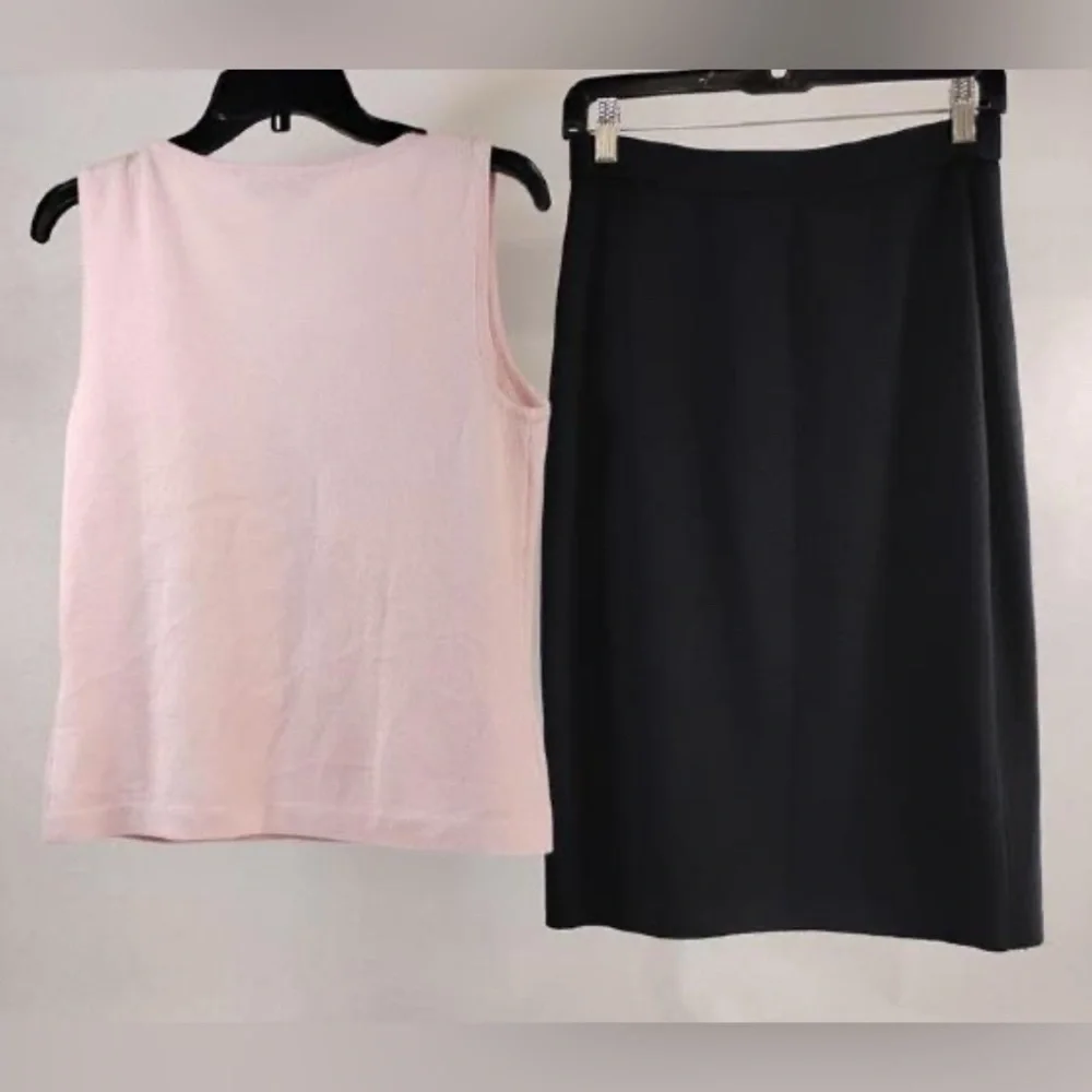 🛑 1 hour sale. St. John, Set - Light Pink Knit Top (S) and Black Knit Skirt (2) - Picture 4 of 12